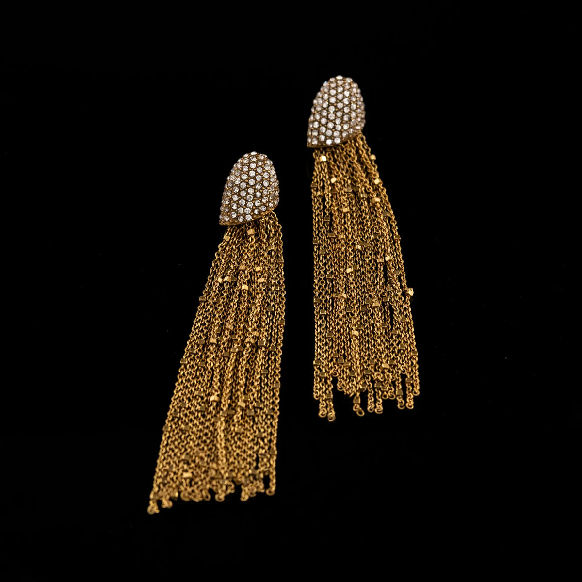 Série de boucles d'oreilles de style médiéval rétro et de niche