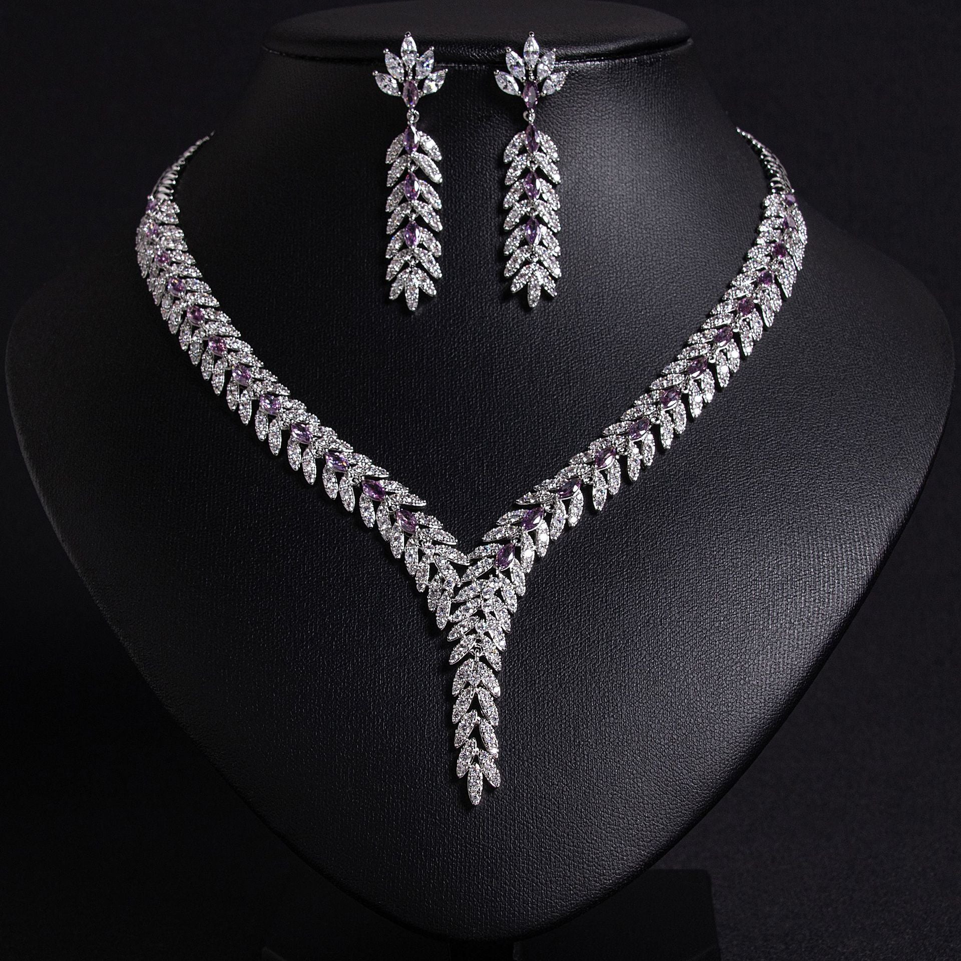 Parure de bijoux de luxe en cristal rouge feuille – Collier et boucles d'oreilles étincelants pour événements formels