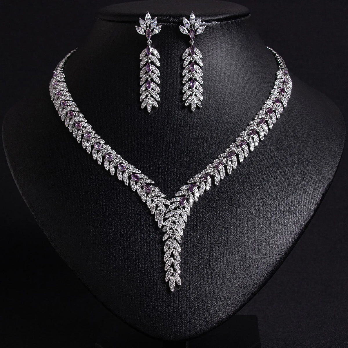 Parure de bijoux de luxe en cristal rouge feuille – Collier et boucles d'oreilles étincelants pour événements formels