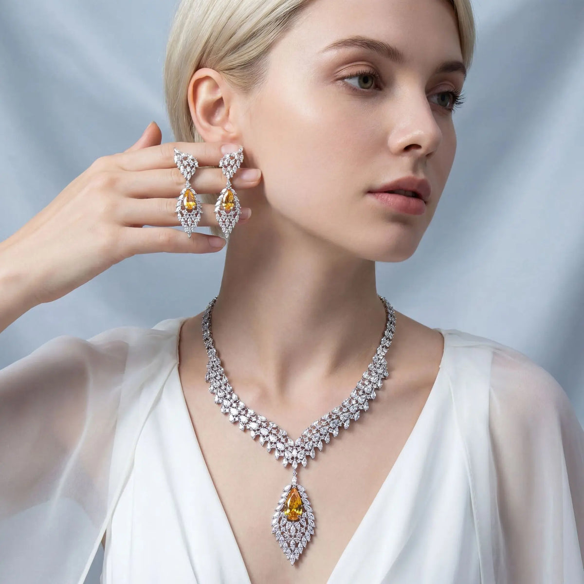 Parure boucles d'oreilles et collier ailes en zircon de luxe