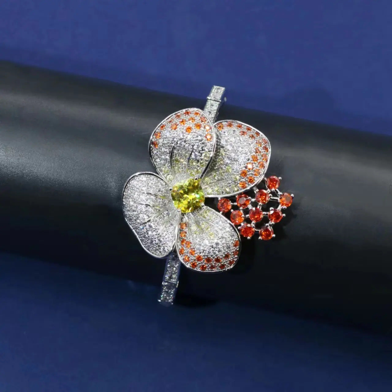 Parure Collier et Boucles d'Oreilles Fleur en Cristal et Or de Luxe
