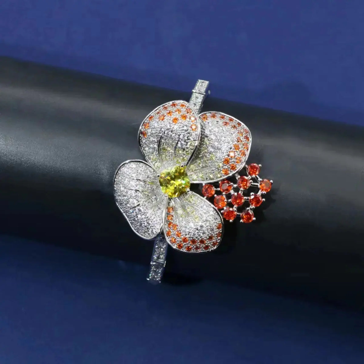 Parure Collier et Boucles d'Oreilles Fleur en Cristal et Or de Luxe