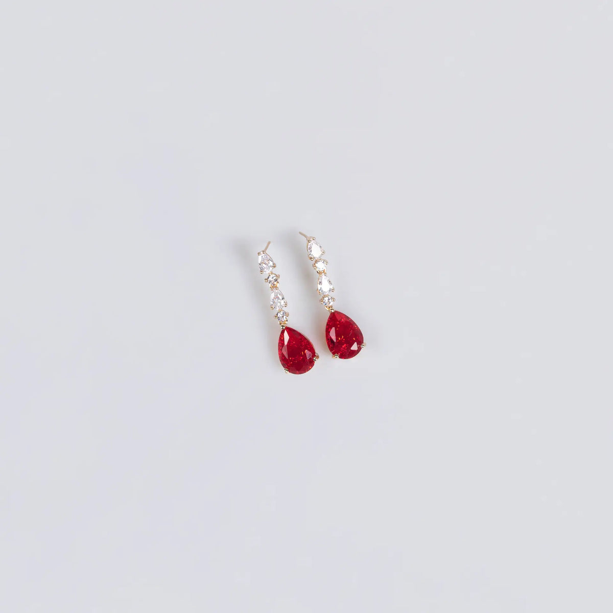 Parure collier et boucles d'oreilles goutte rubis luxe pour tenue de soirée