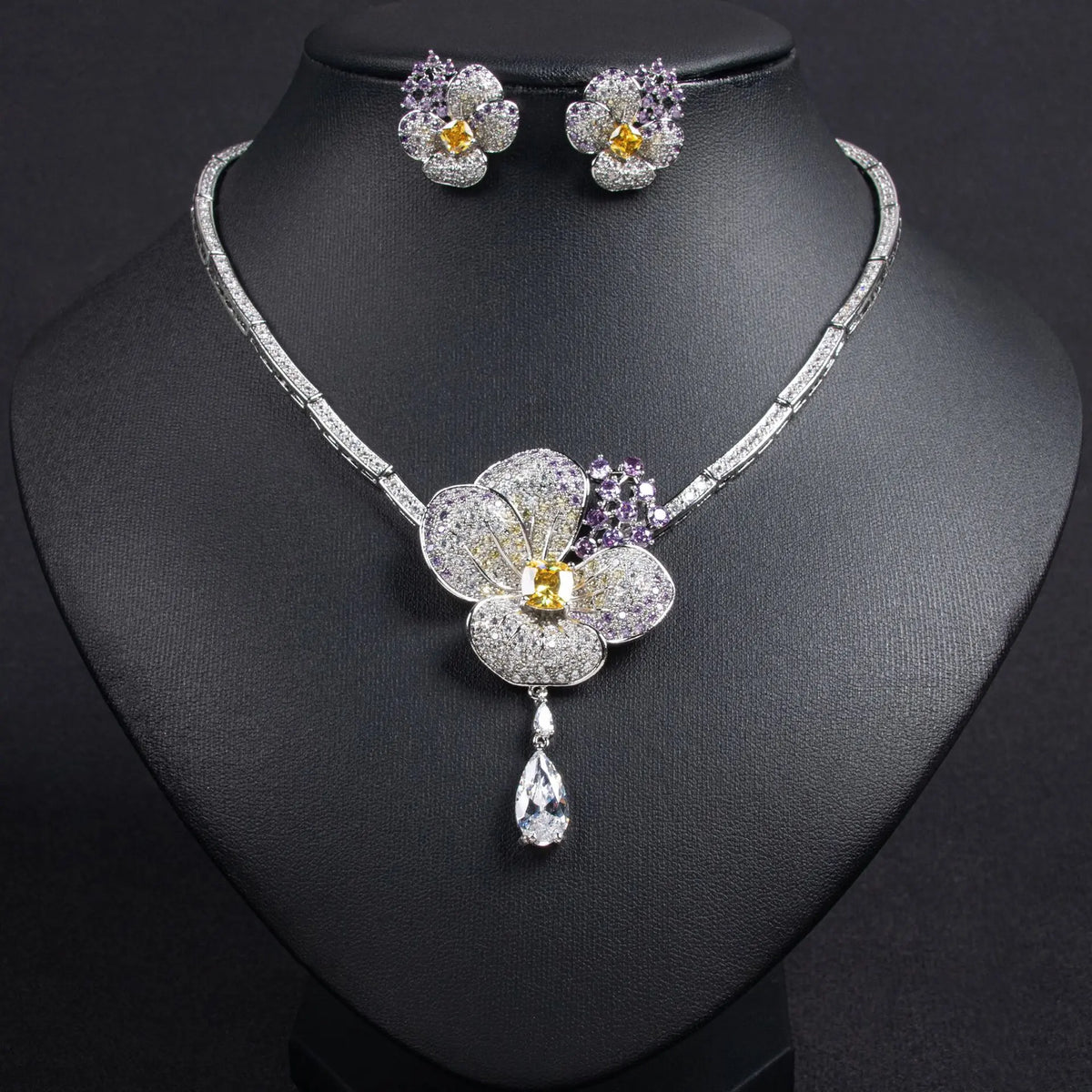 Parure Collier et Boucles d'Oreilles Fleur en Cristal et Or de Luxe