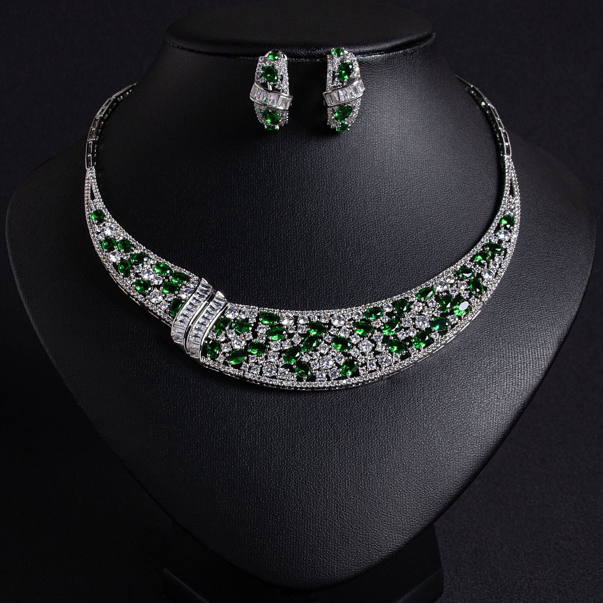 Stylish and luxurious snake bone full of zircon necklace
