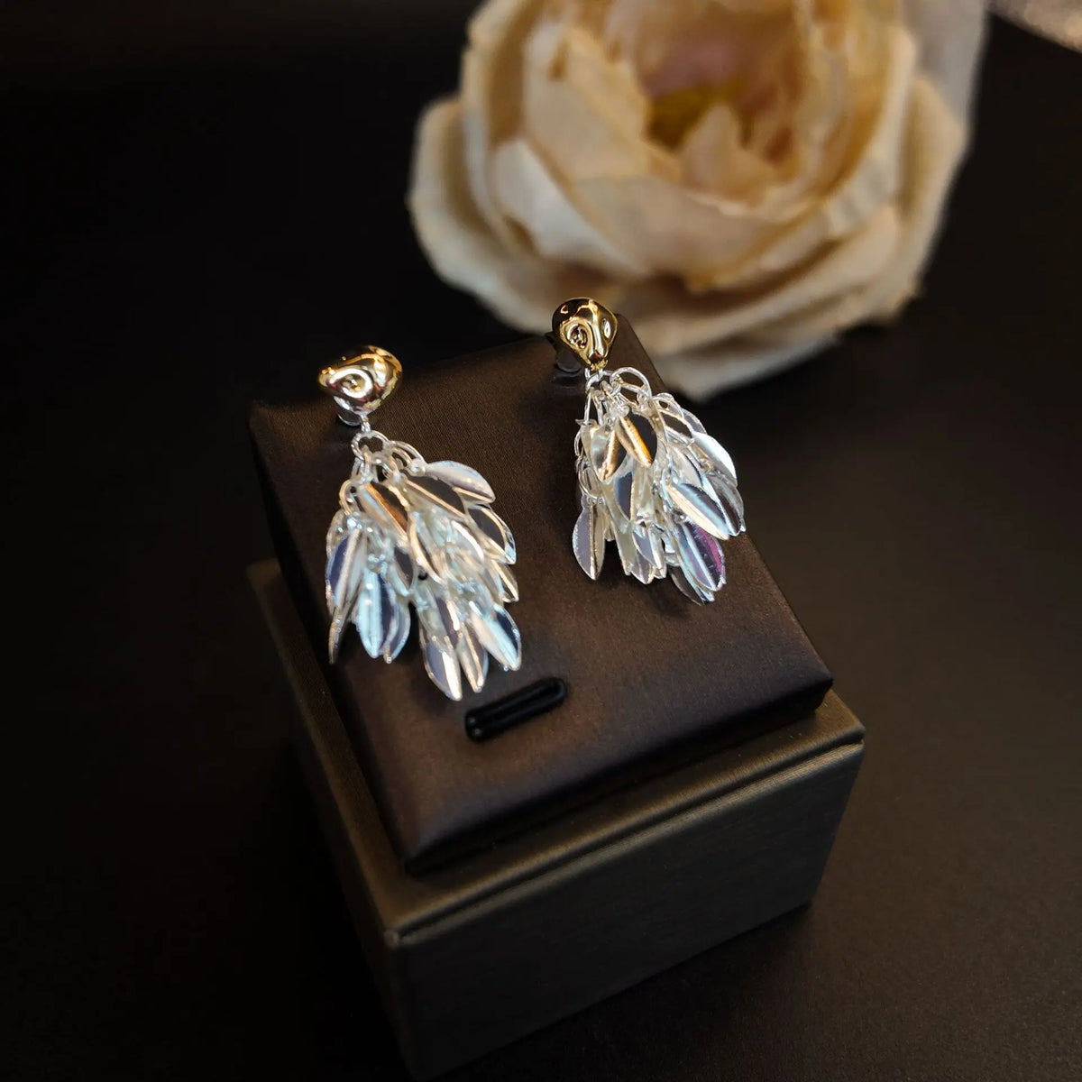 Boucles d'oreilles pendantes feuille dorée