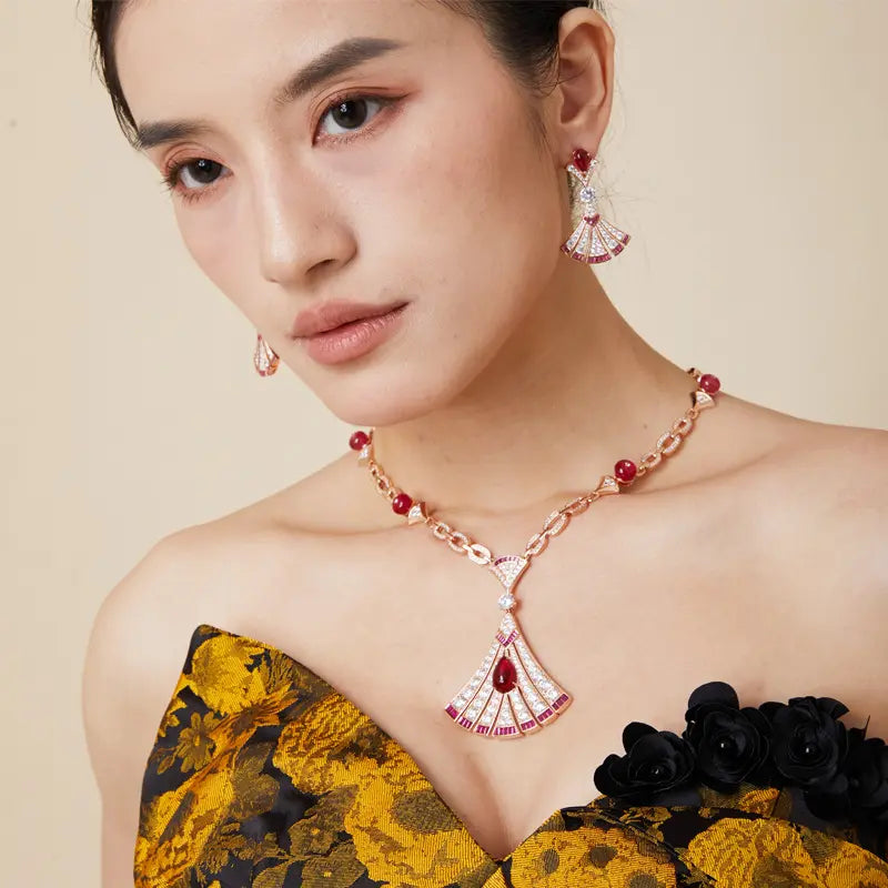 Collier Éventail en Cuivre Plaqué Or avec Pierre Semi-précieuse