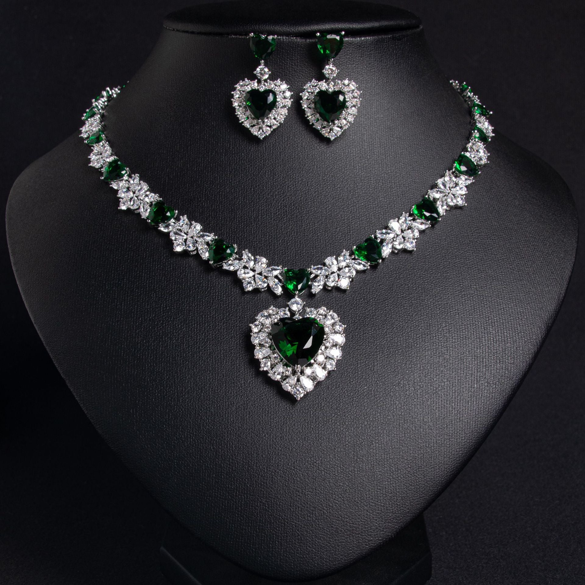 Parure Collier et Boucles d'Oreilles Cœur Cristal Vert Émeraude Luxe