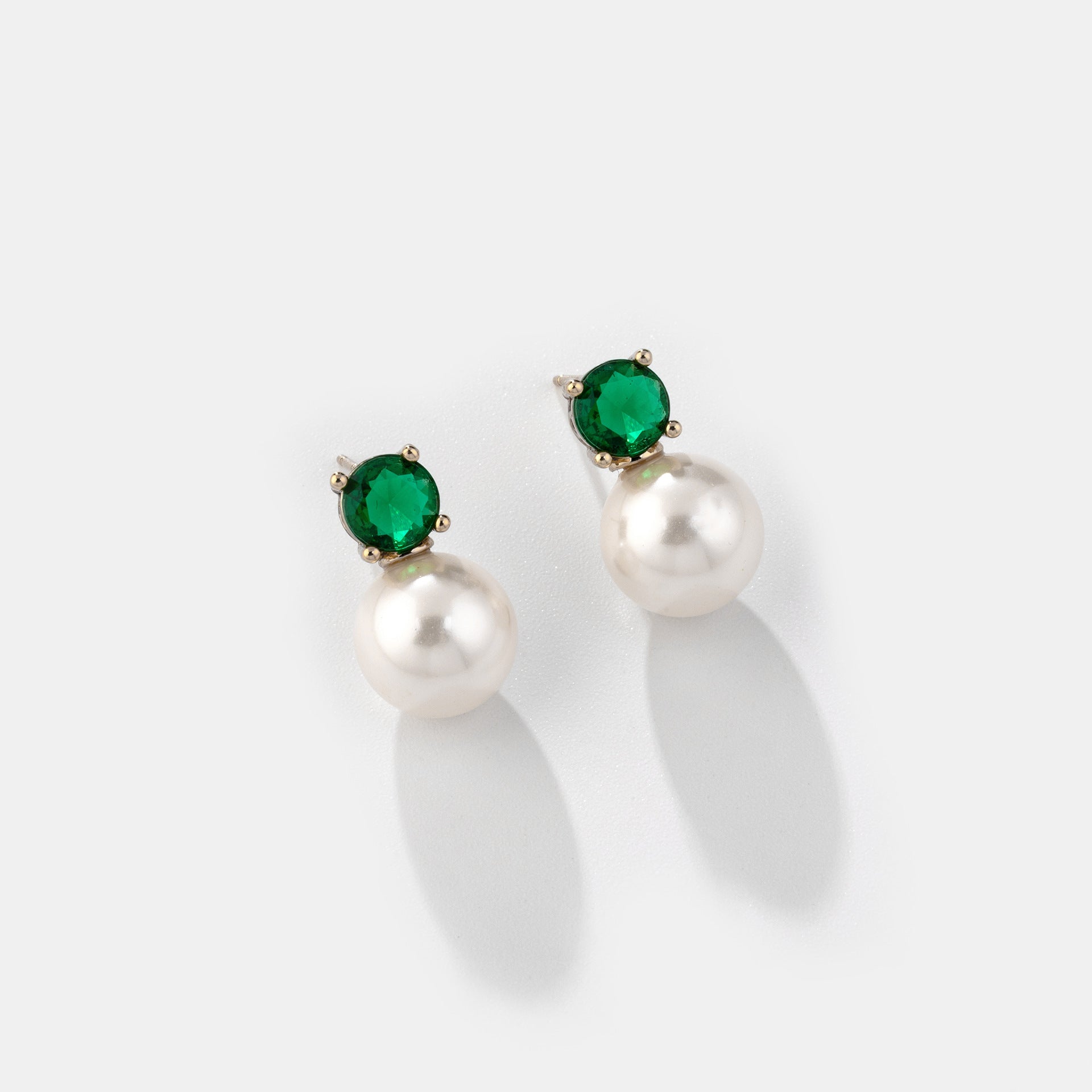 Elegant Pearl Emerald Necklace Earrings Set – Classic Jewelry for Women