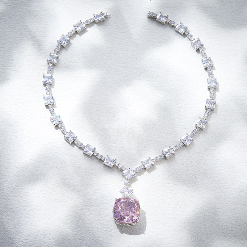 Fashion gold-plated ice flower large diamond necklace