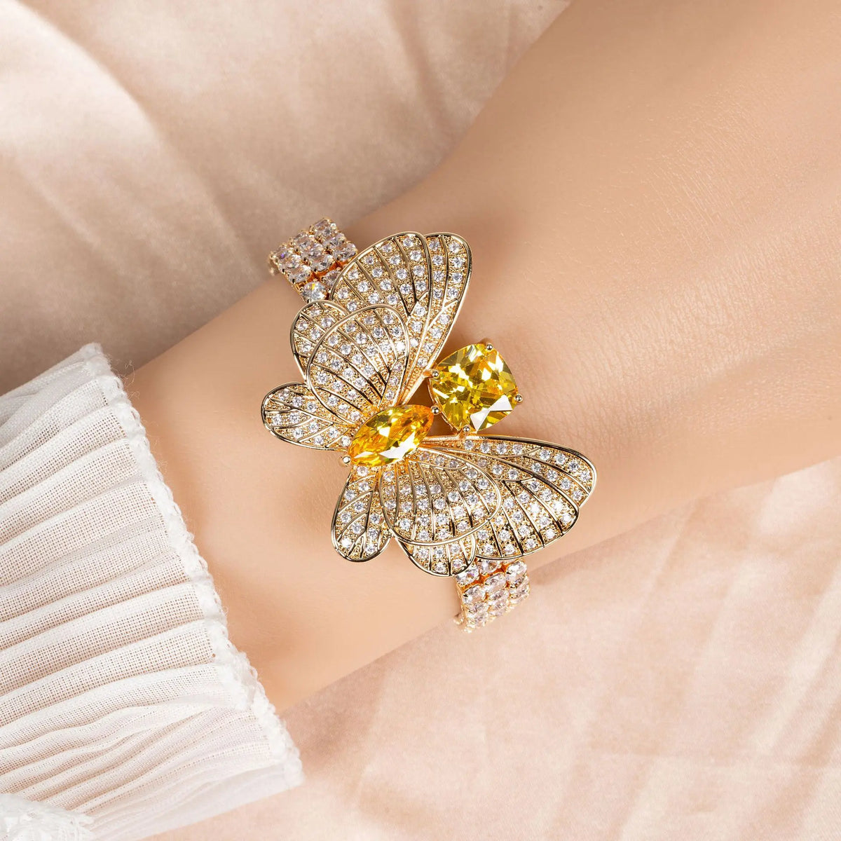 Bracelet Papillon Scintillant avec Pierre Jaune pour Femme