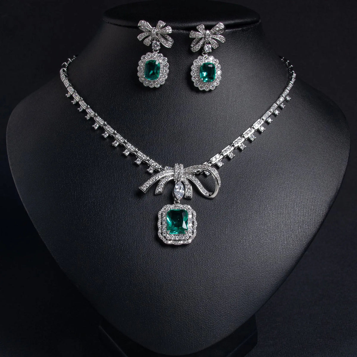 Ensemble Collier Boucles d'Oreilles Nœud Papillon Zircon Mode