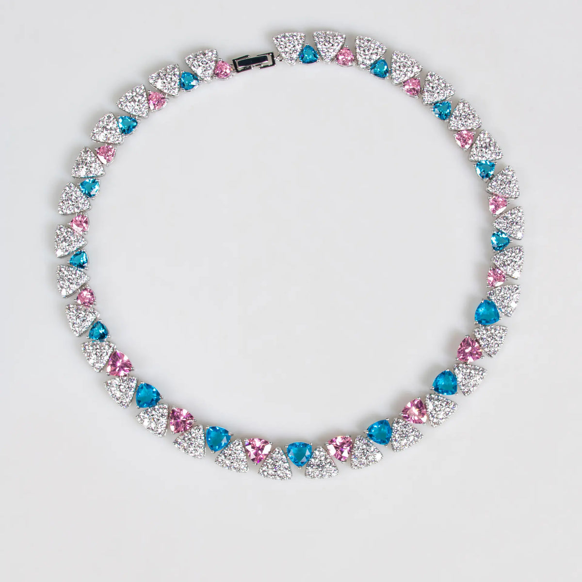 Parure collier et boucles d'oreilles élégante avec gemmes triangulaires géométriques