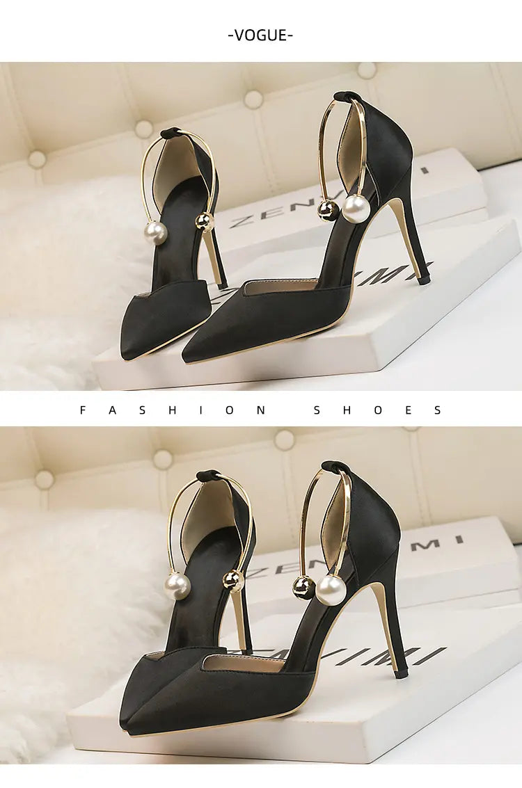 Sandales à talons hauts avec mot en métal creux en satin tendance