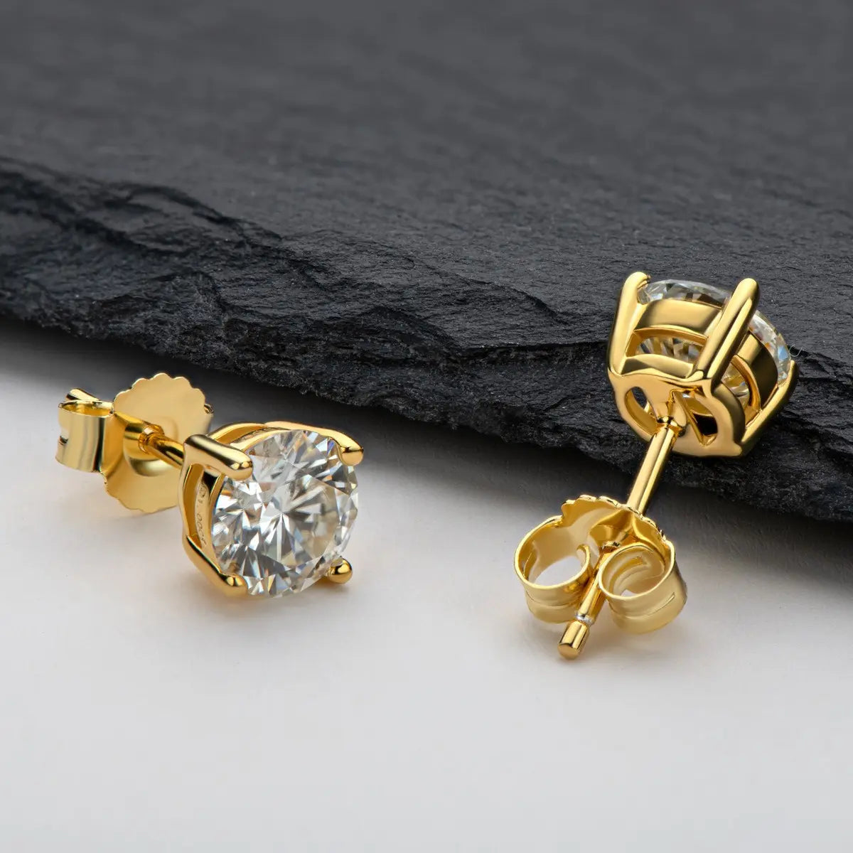 Boucles d'oreilles clous classiques six griffes en moissanite S925