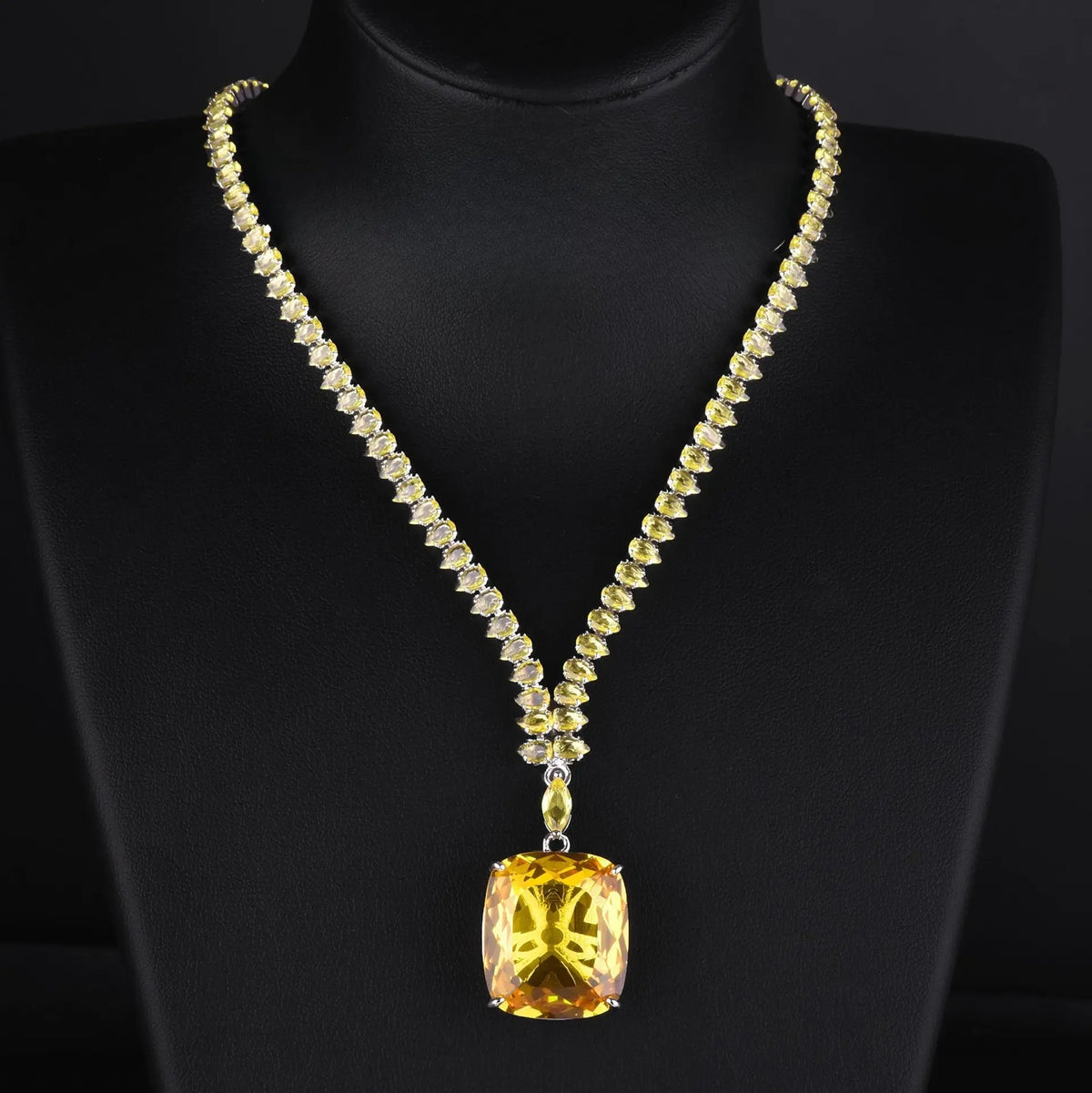 Collier Saphir Tendance 20 Carats Sertissage Trésor Coloré