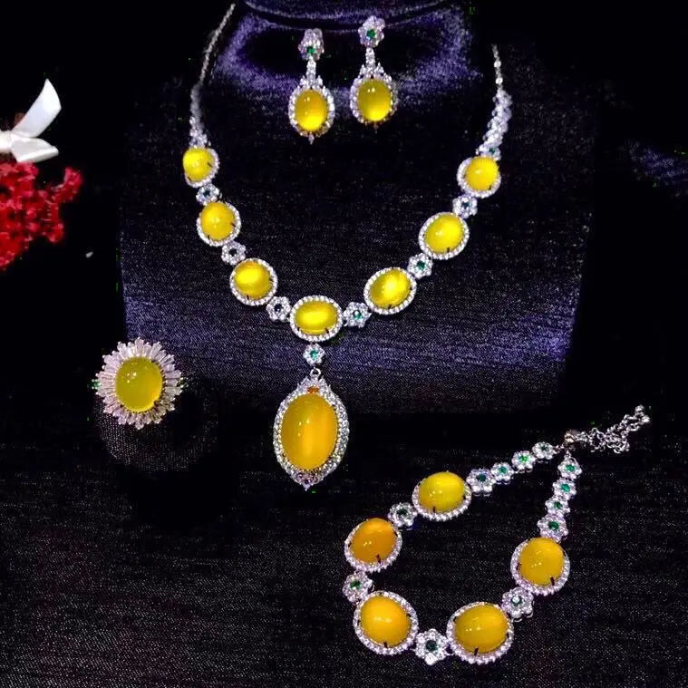 Parure de bijoux quatre pièces en diamant et pierres précieuses de mode
