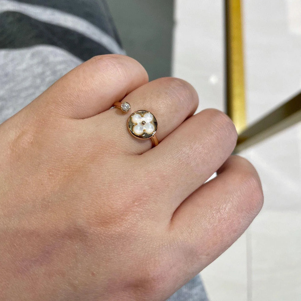 Fashion Clover White Fritillaria Open Ring