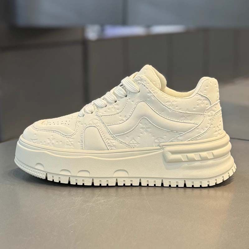 Spring comfortable soft-soled heightening sneakers Running shoes and sports shoes for men