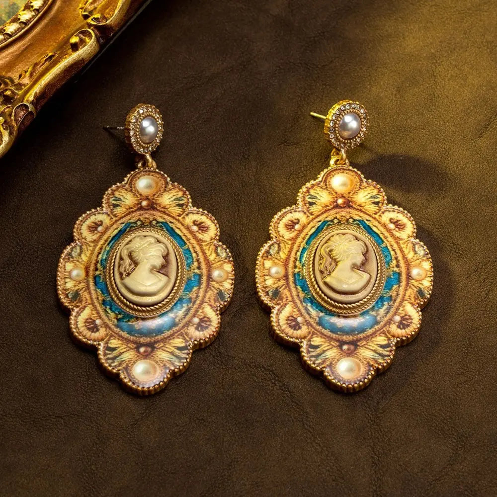 Boucles d'oreilles pendantes style baroque vintage en camée et perles pour femmes