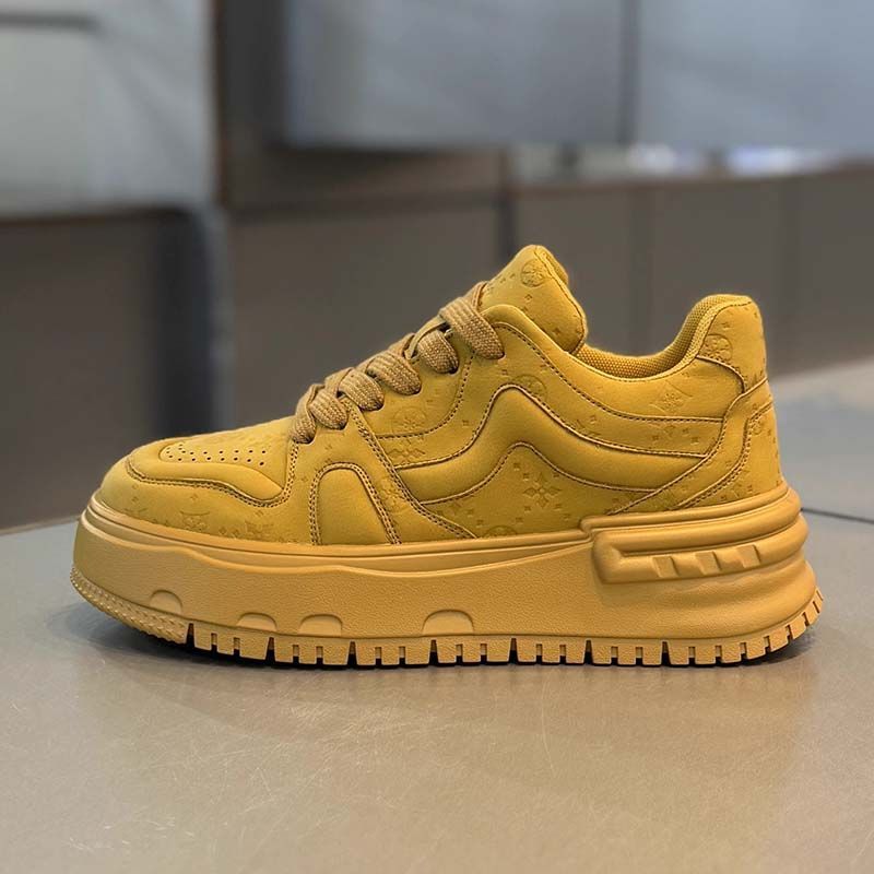 Spring comfortable soft-soled heightening sneakers Running shoes and sports shoes for men