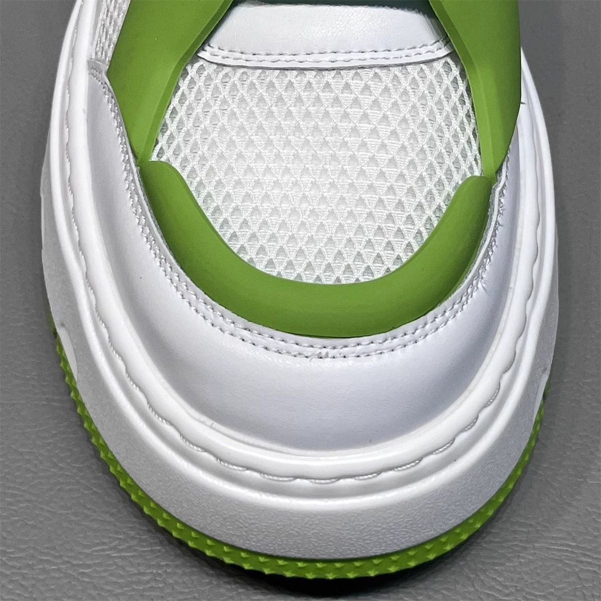 Fashion versatile mesh casual shoes Running shoes and sports shoes for men sneakers