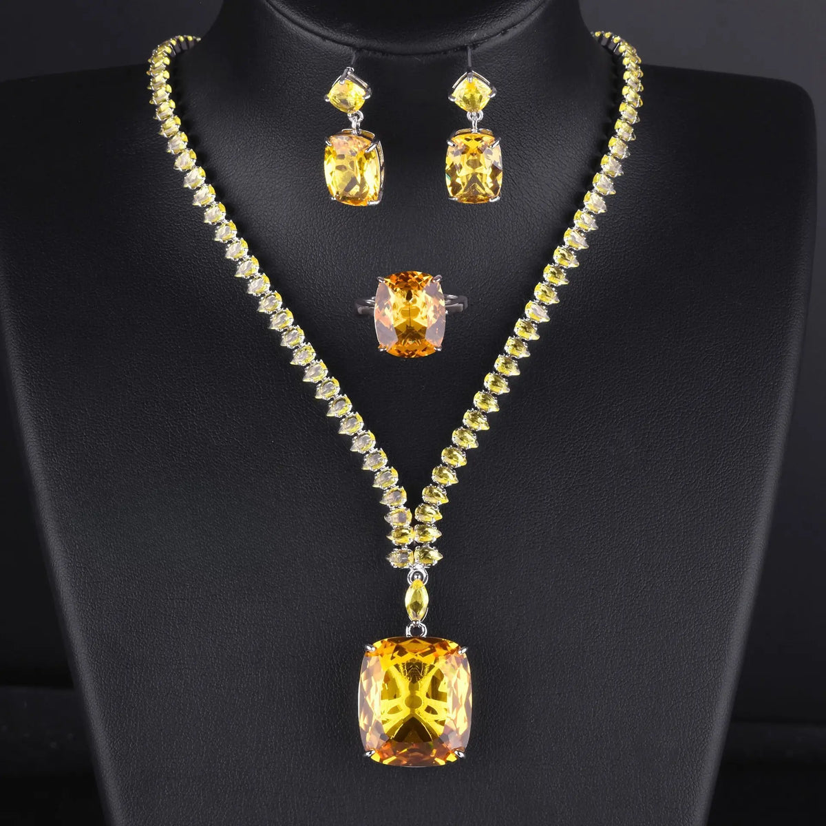 Collier Saphir Tendance 20 Carats Sertissage Trésor Coloré