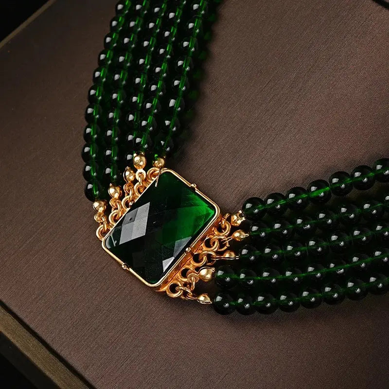 Ensemble de colliers superposés à plusieurs couches en cristal vert