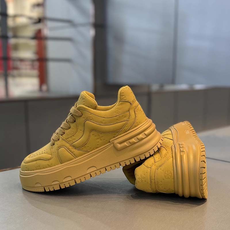 Spring comfortable soft-soled heightening sneakers Running shoes and sports shoes for men