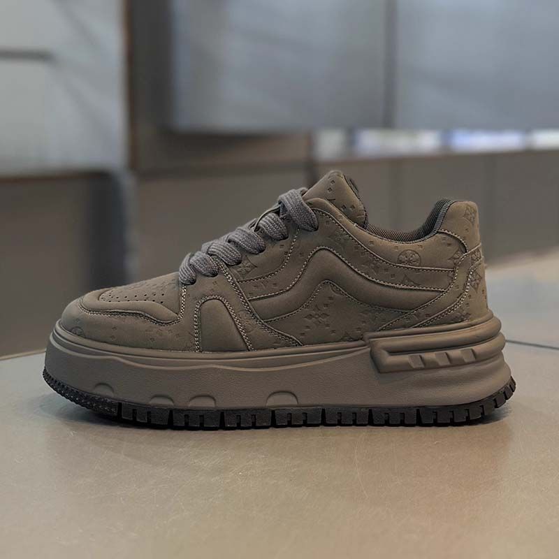 Spring comfortable soft-soled heightening sneakers Running shoes and sports shoes for men