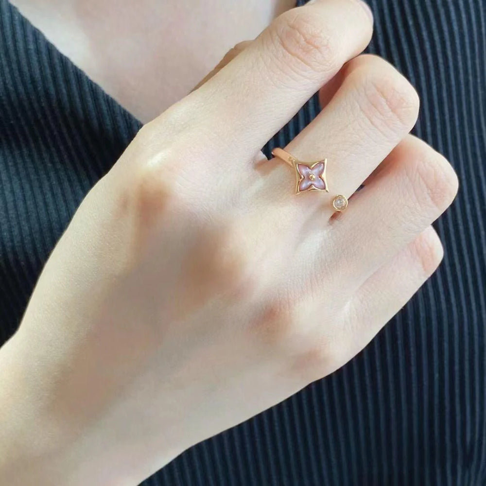 Fashion Clover White Fritillaria Open Ring
