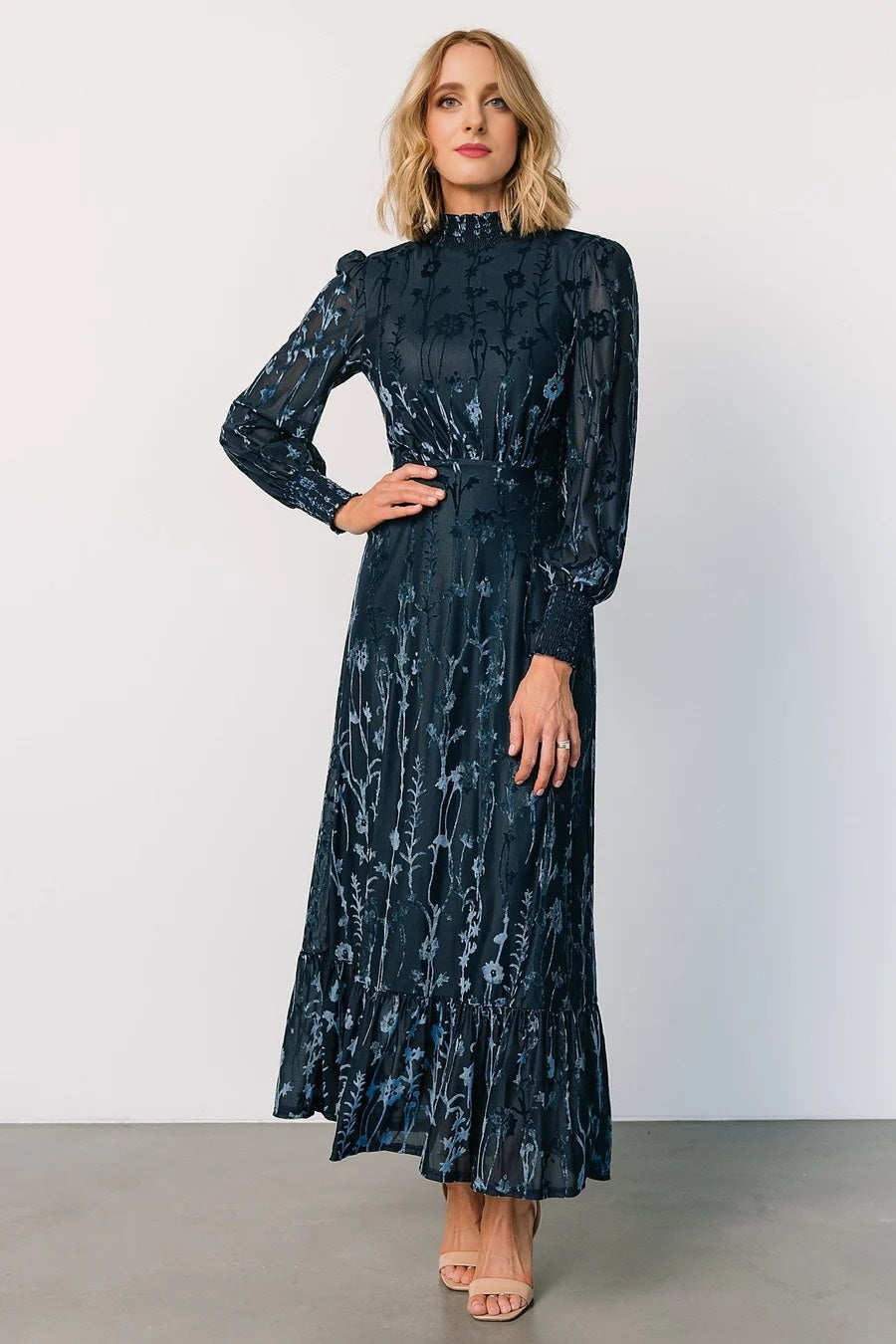 Fashion pleated long-sleeved dress