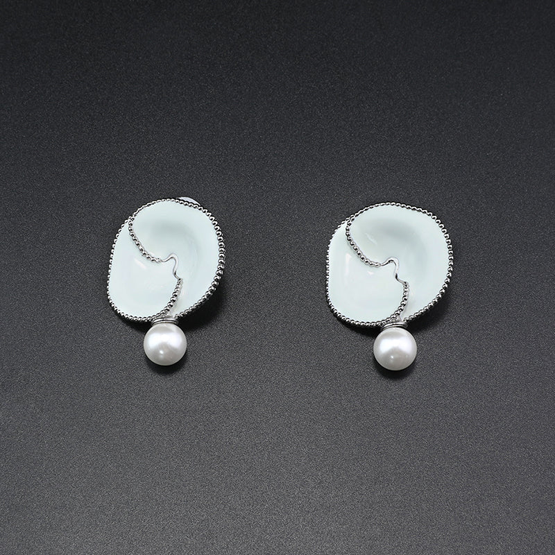 Elegant Pearl & Shell - Shaped Jewelry Set for Bridal Looks