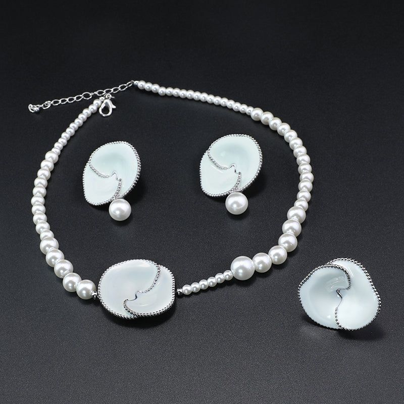 Elegant Pearl & Shell - Shaped Jewelry Set for Bridal Looks