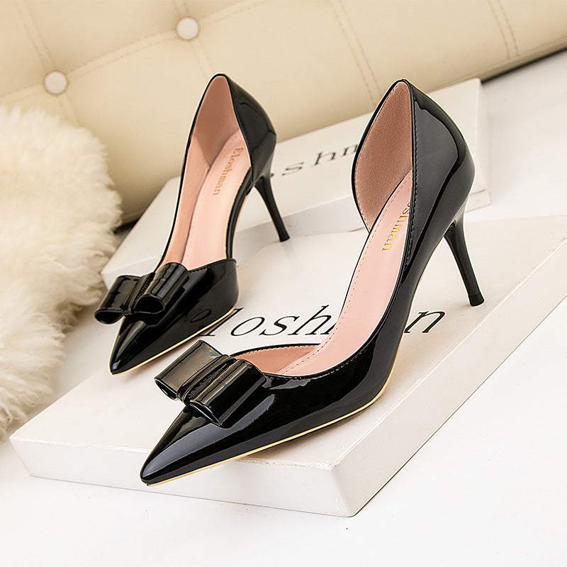 Bow Hollow Patent Leather Pointed Heels