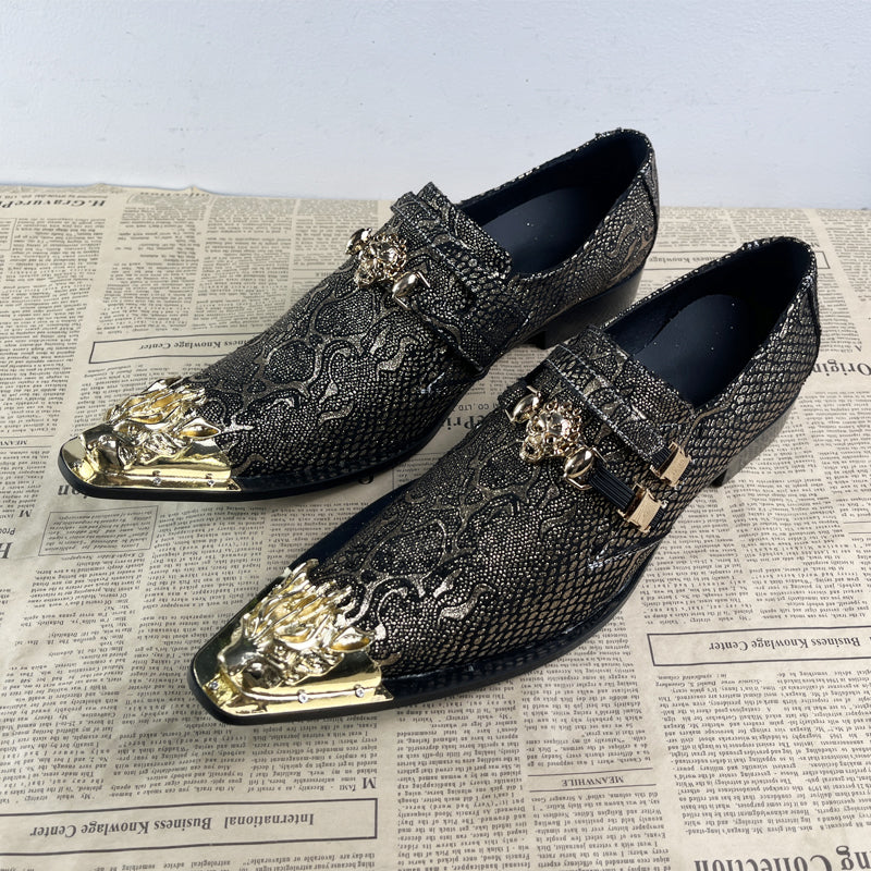 Golden pointed retro patterned party shoes