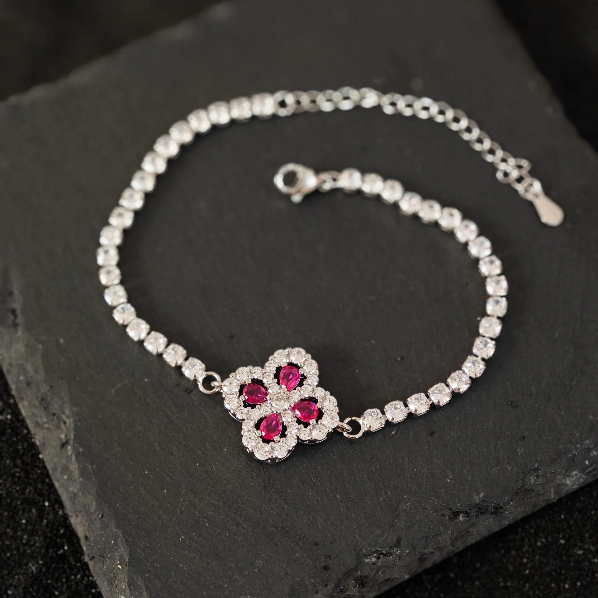 Light luxury titanium steel color four-leaf clover bracelet