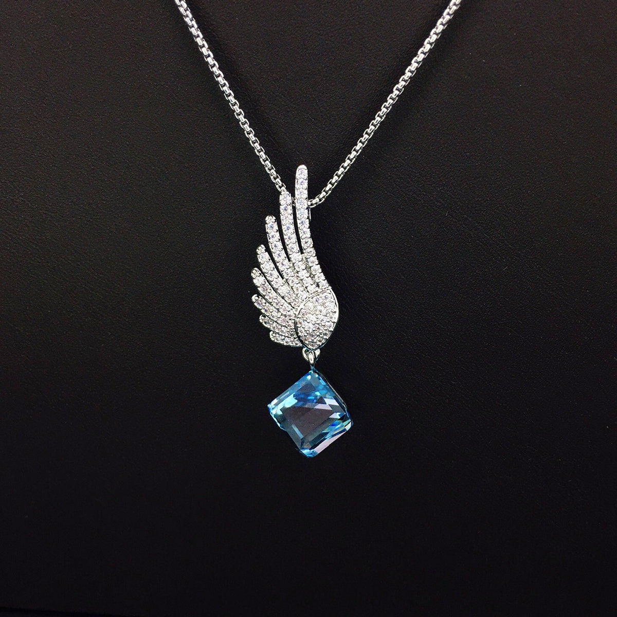 Fashionable wing crystal personalized necklace