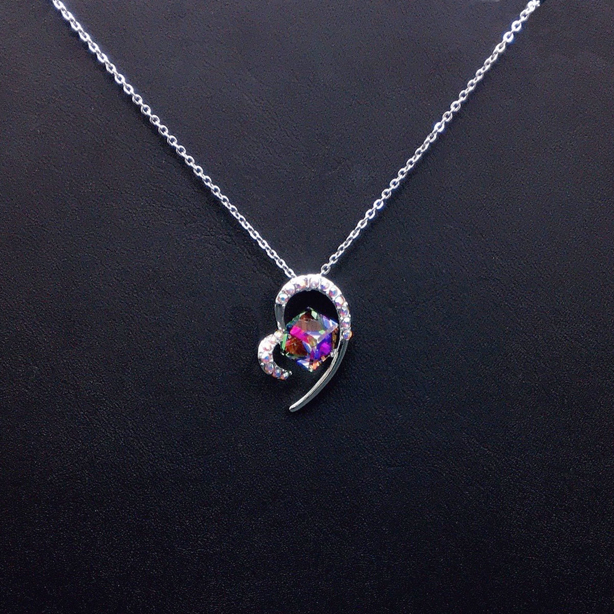 Fashion Surrounding Jumping Crystal Necklace