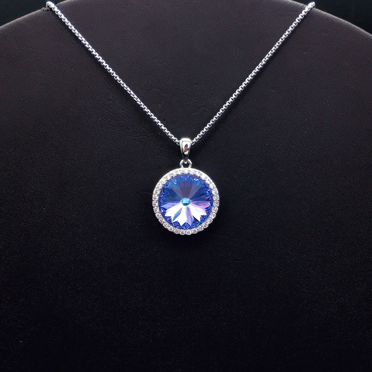 Glamorous Round Blue Crystal Pendant Necklace for Romantic Dates