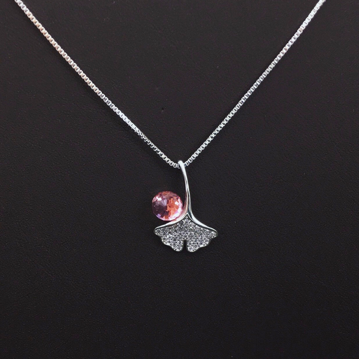 Sparkling Ginkgo Leaf Blue Crystal Necklace for Elegant Daily Wear