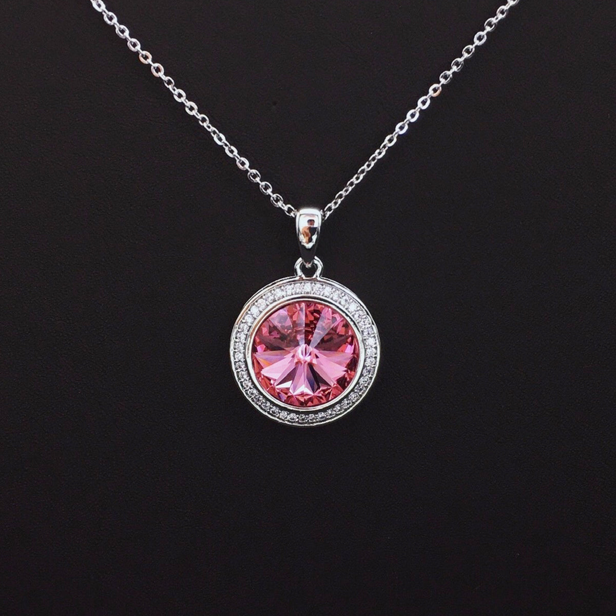 Radiant Round Blue Crystal Halo Necklace for Glamorous Red Carpet Nights