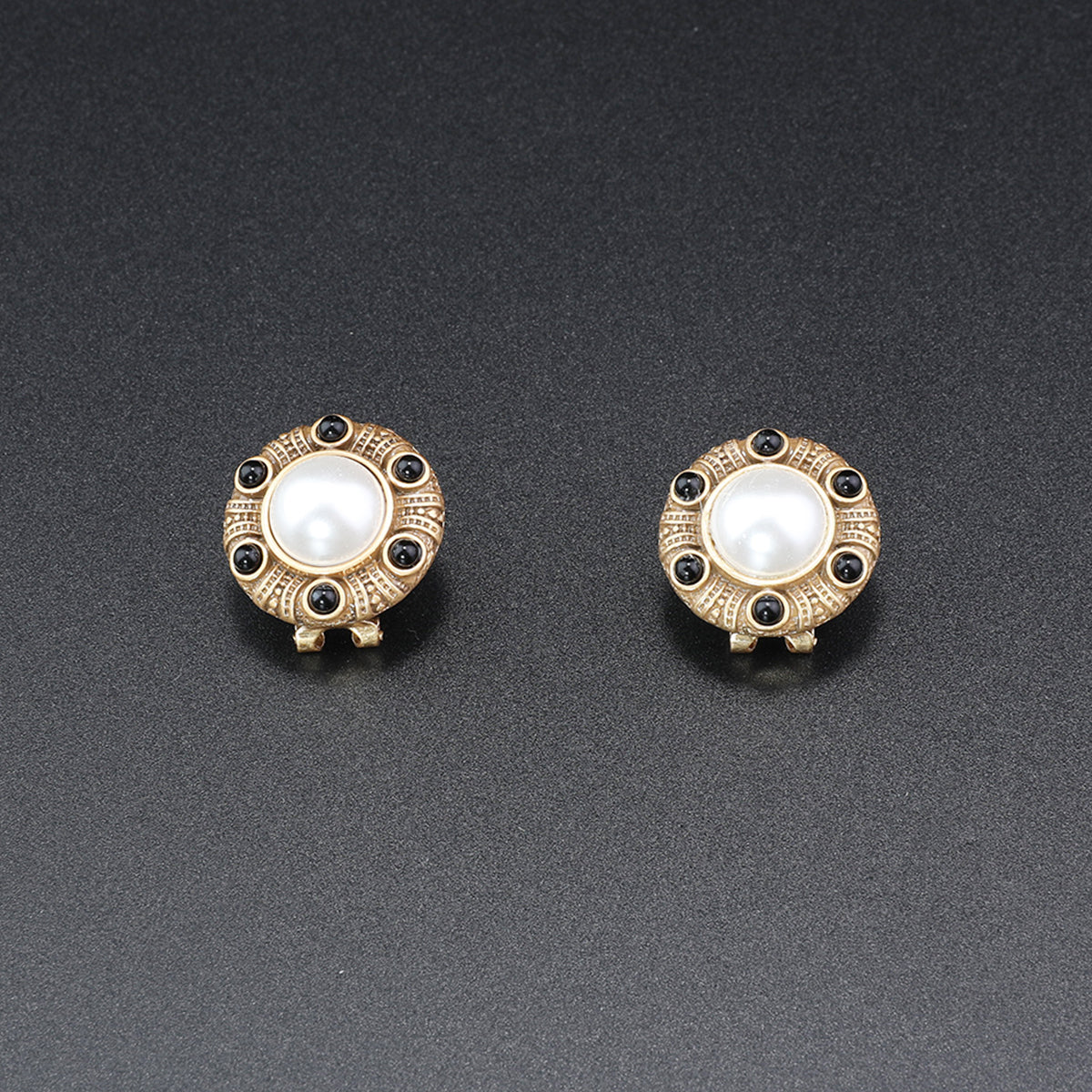 Fashionable retro gemstone earrings