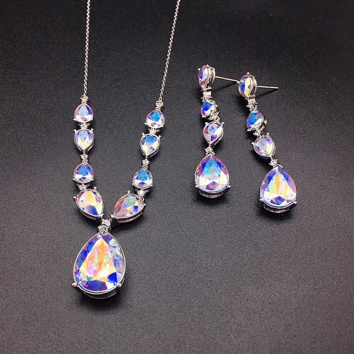 Luxury Emerald Teardrop Crystal Drop Jewelry Set – Necklace & Earrings