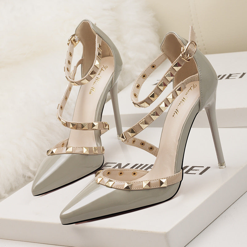 Simple pointed rivets hollow word with high heels