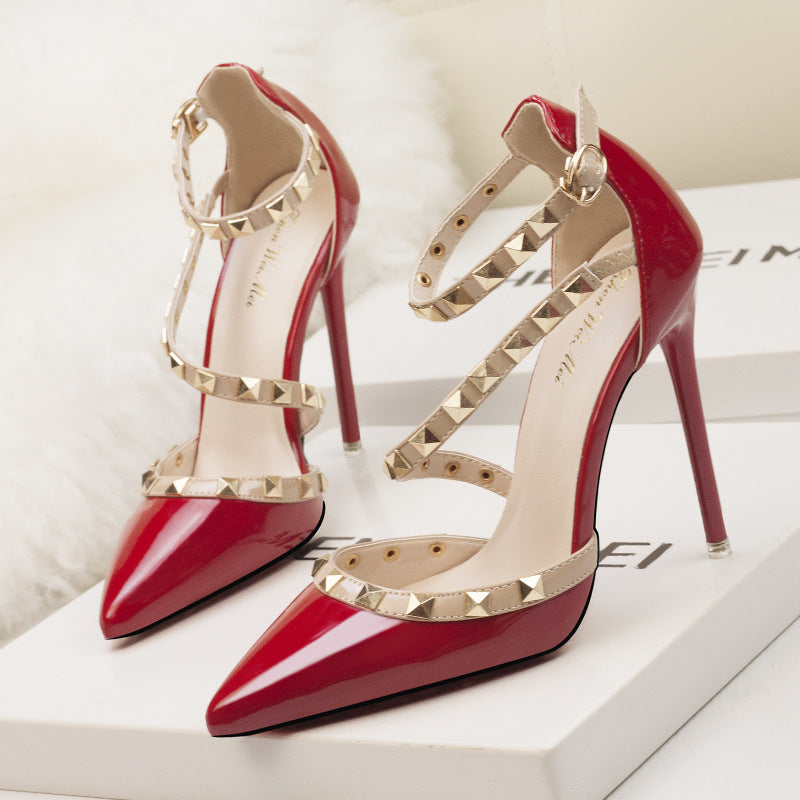 Simple pointed rivets hollow word with high heels