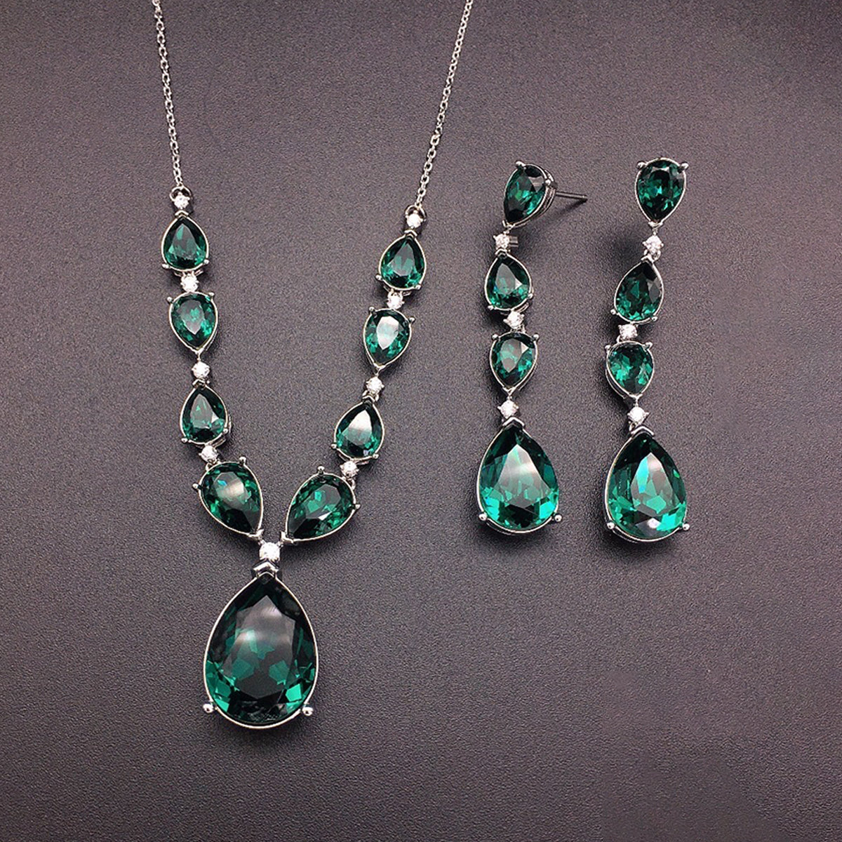 Luxury Emerald Teardrop Crystal Drop Jewelry Set – Necklace & Earrings