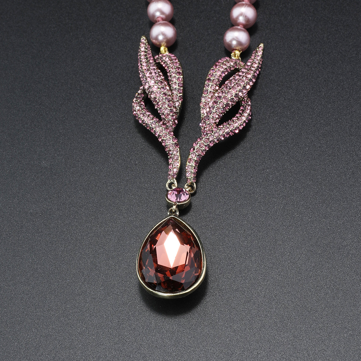 Fashionable pearl phoenix tail inlaid with diamonds handmade necklace