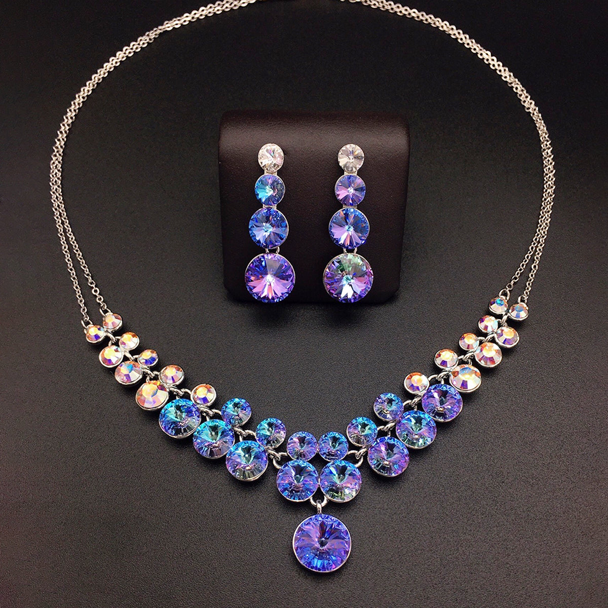 Parure collier imposant et boucles d'oreilles de luxe roses en cristal multicolore
