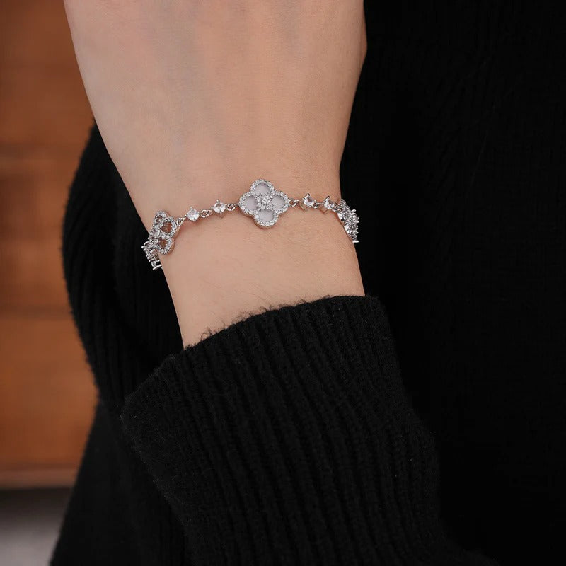 Rhombus four-leaf clover hollow bracelet